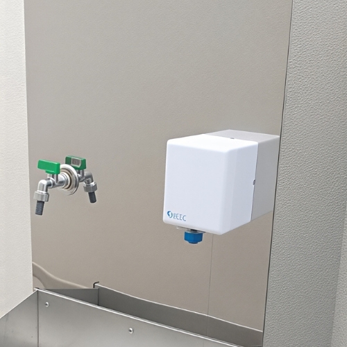 Cada vez mais existe a necessidade de evitar a contaminação cruzada. Com a utilização do sensor no bebedouro, o usuário evita esta contaminação, pois não toca em nada no momento de encher o copo ou garrafa com a água.